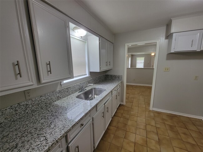 Photo - 2205 Velma St