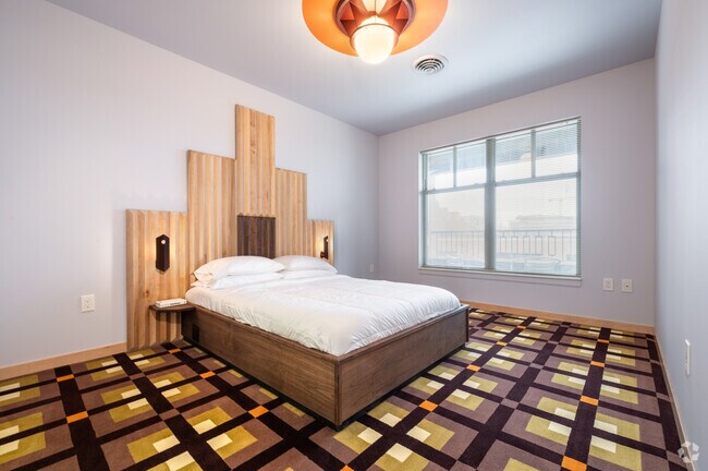 1BR, 1BA - 763SF