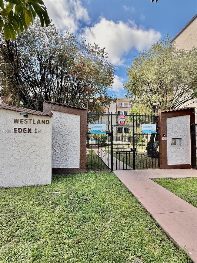 Photo - 1950 W 54th St Unit 115