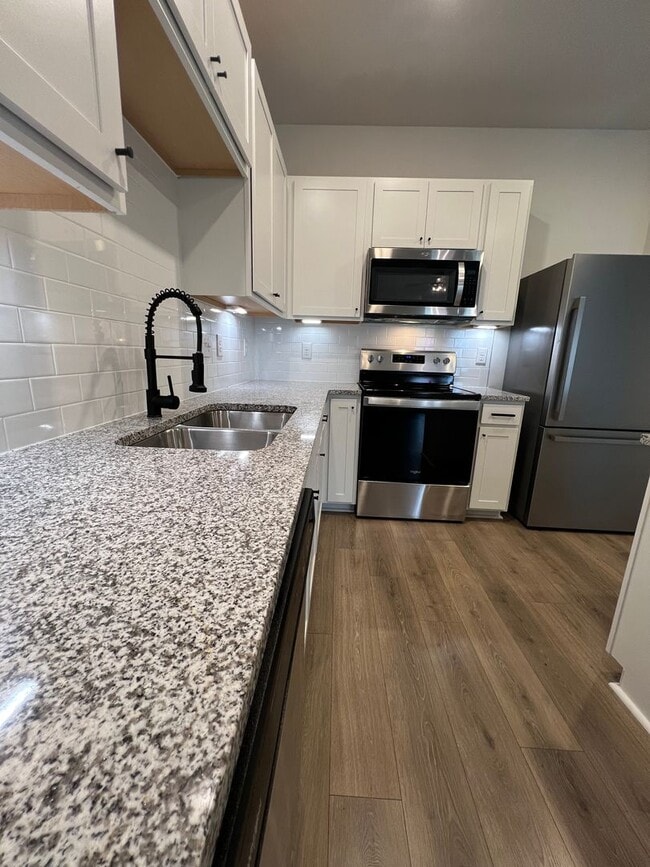 Photo - 3 bedroom, 2.5 Bath, 2 story Townhome in Columbia, TN