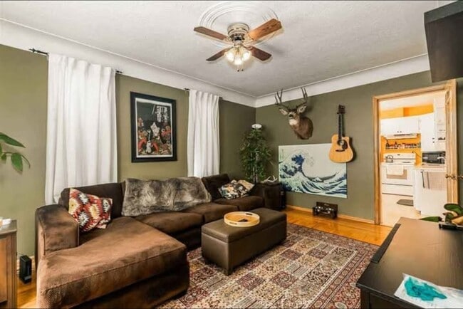 Photo - 9811-9869 69 Ave NW