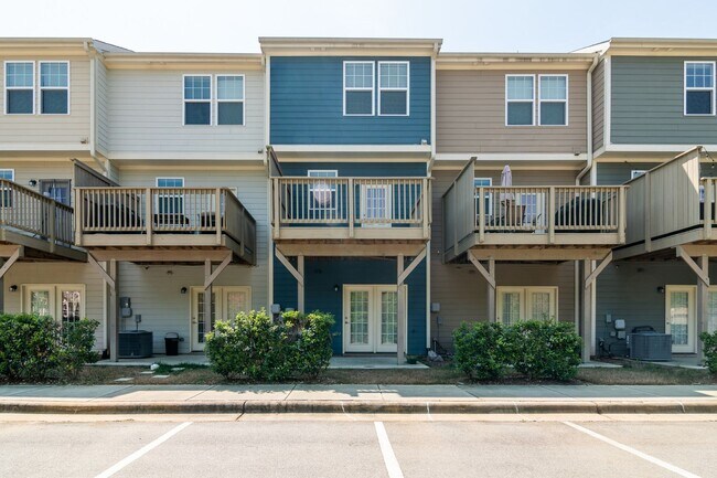 Photo - Spacious 3 Bed / 3.5 Bath Townhome Near Raleigh Iron Works & 440!