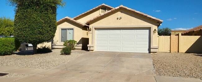 Building Photo - Lovely Corner Lot Home In South Phoenix!!!