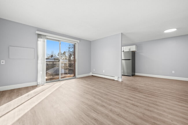 140 Silver Lane living room (demo photo)