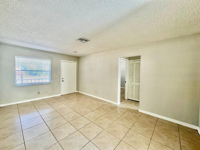 Photo - 627 Wildwood Way