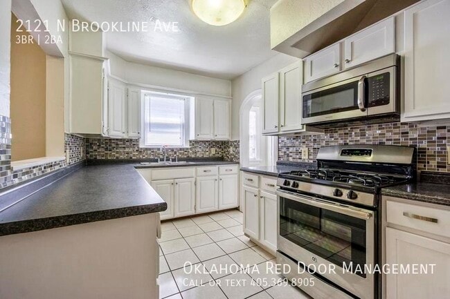 Photo - 2121 N Brookline Ave