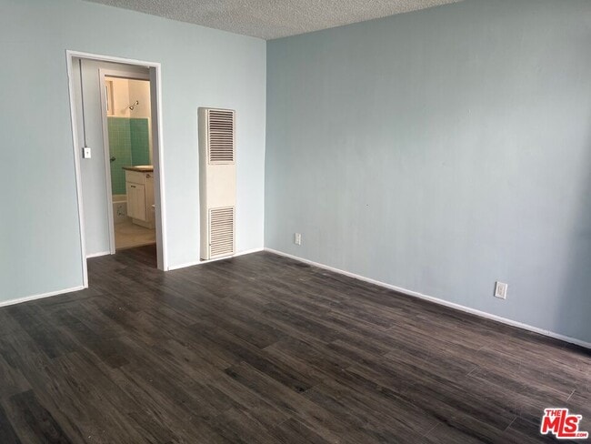 Photo - 2023 Reservoir St