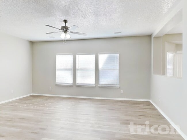 Photo - 5208 Clovis Ct NE