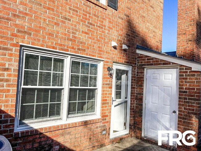 Photo - 2700 Thackery Rd