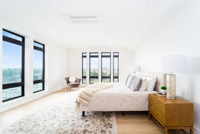 Photo - 1950 Washington St