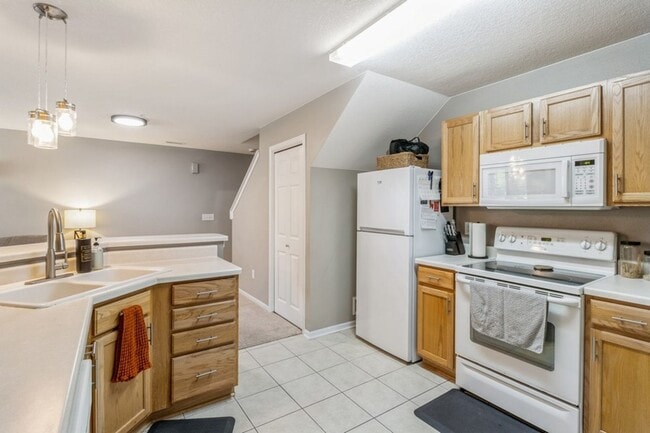 Photo - CHARMING HOME WITH EXCELLENT LOCATION!!  2 Bedroom, 1.5 Bathroom Townhome in West Des Moines!