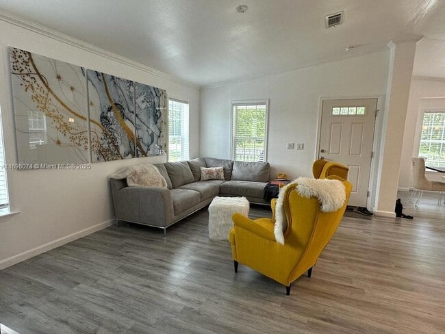 Photo - 725 N Willow St