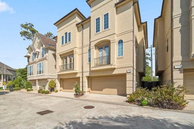 Photo - 1726 Stacy Falls