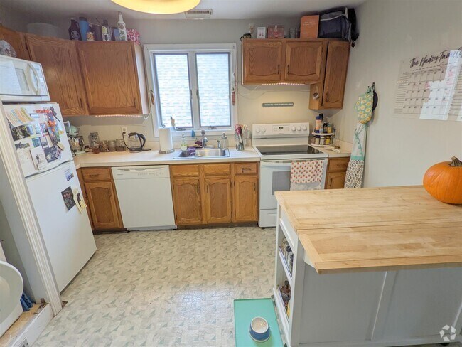 Building Photo - 191 Summer St Unit 3 Rental