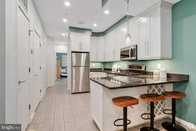 Building Photo - 756 Park Rd NW Unit 2 Rental
