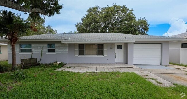 Building Photo - 686 Manor Dr W Rental