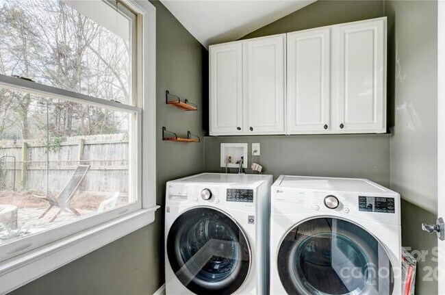 Photo - 2304 Laburnum Ave