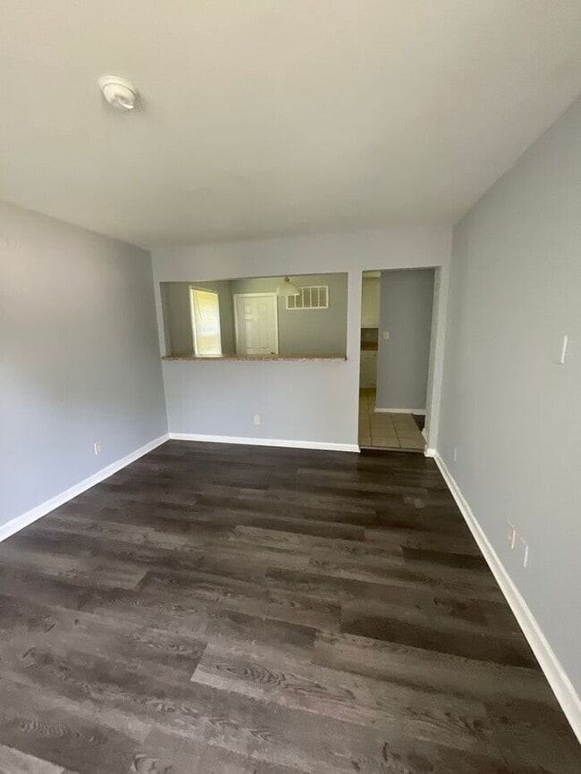 Photo - 3 bedrooms one bath apartment located in the Highlands, section of Portsmouth