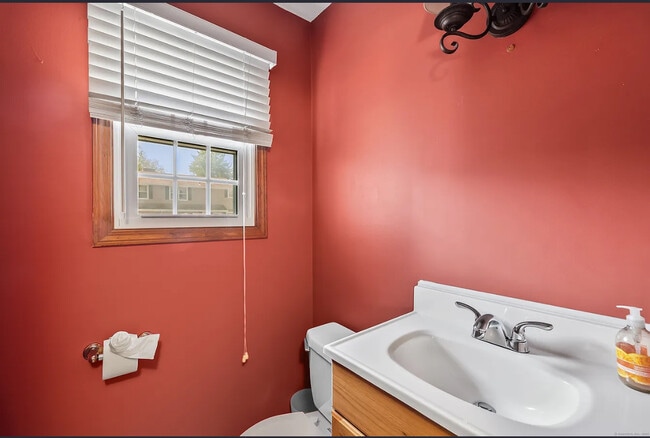 Photo - 1293 New Britain Ave