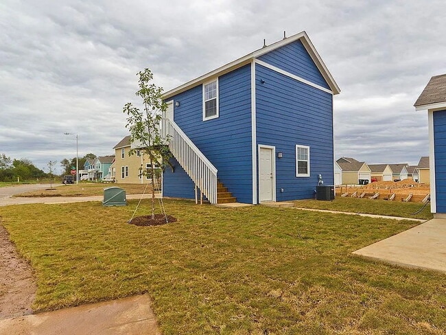 Building Photo - 335 Rachel St