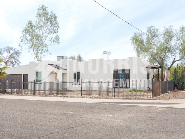 Photo - 225 E Aguilar St