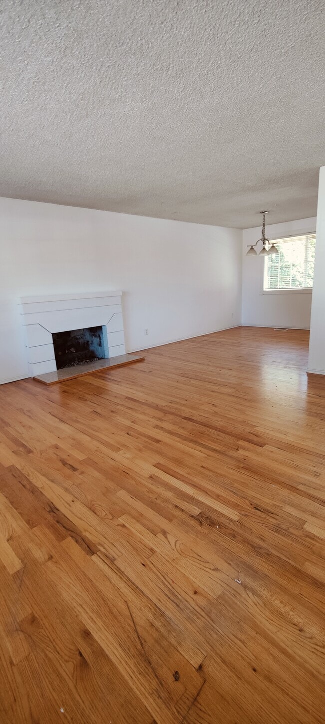 Photo - 2200 Merchant Way