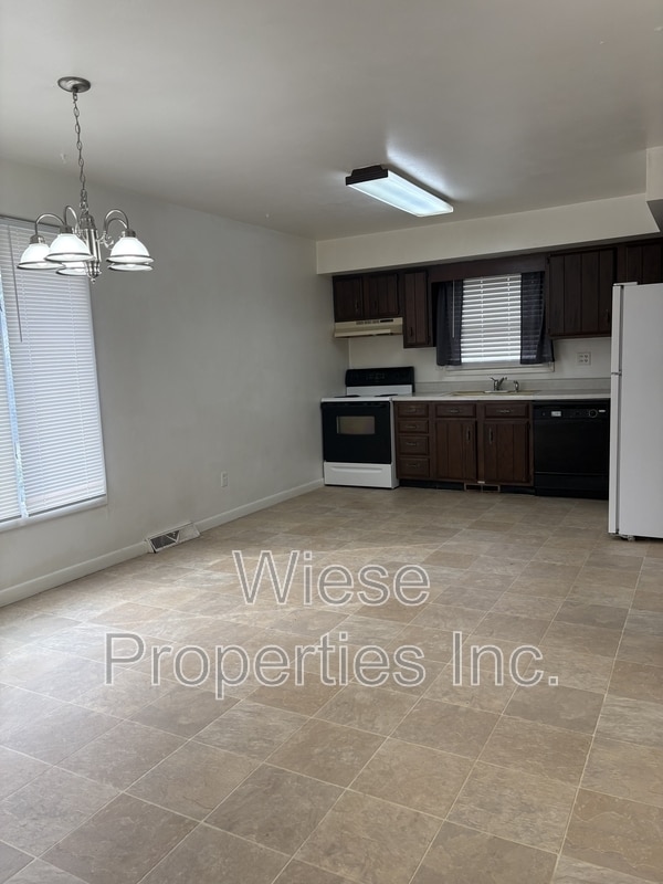 Photo - 408 Amherst Dr