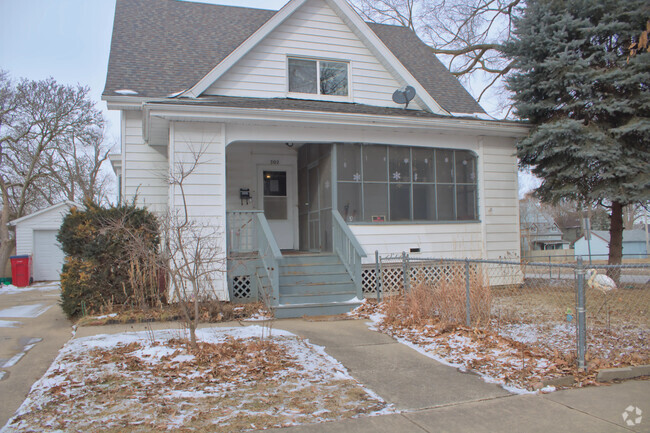 Building Photo - 302 W Columbia Ave Unit 1 Rental