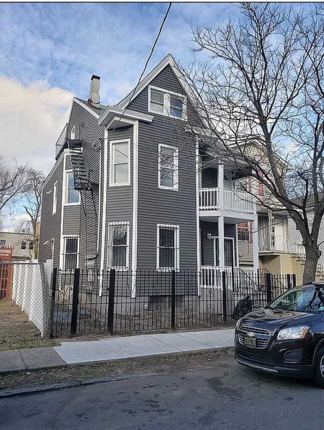 Photo - 171 Godwin Ave Unidad 3rd Floor