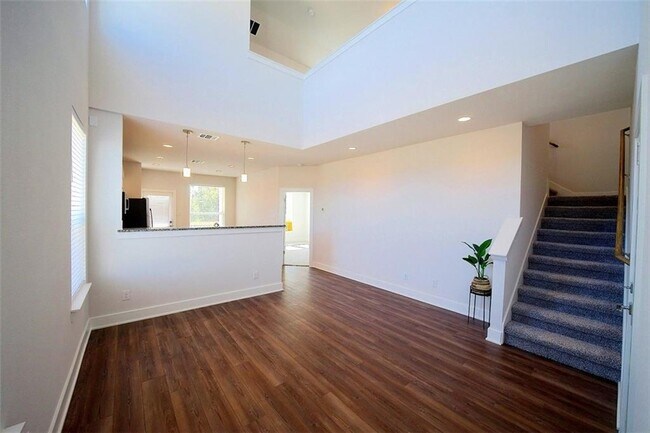 Photo - 162 Elisha Dr