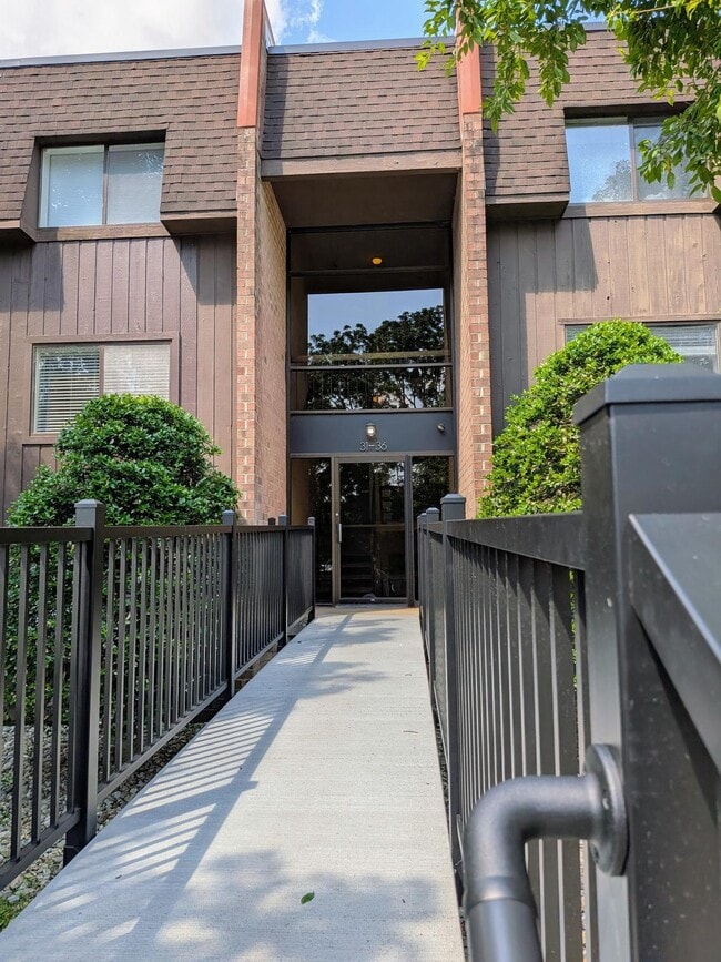 Photo - 34 Hermitage Dr Unit 34