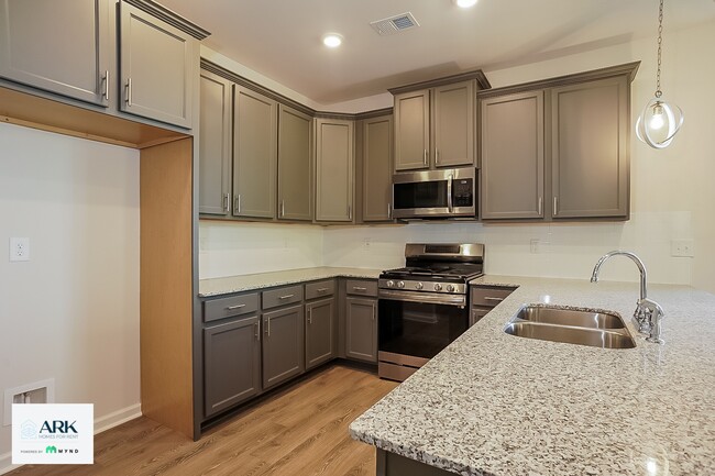 Photo - 711 Courtland Dr