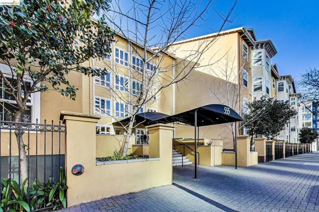 Building Photo - 555 10th St Unit 312