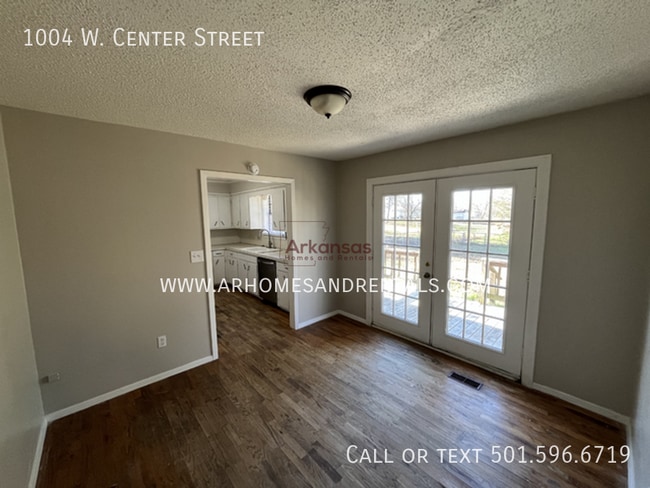 Photo - 1004 W Center St