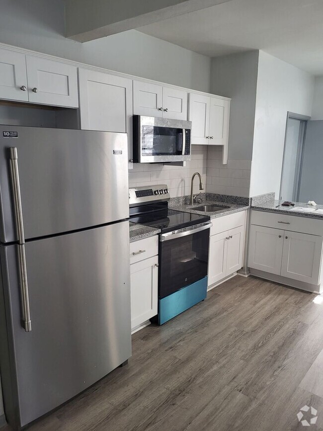 Building Photo - Colonial Place – Bottom Unit for Rent Rental