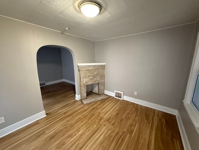 Photo - 123 Adelaide St