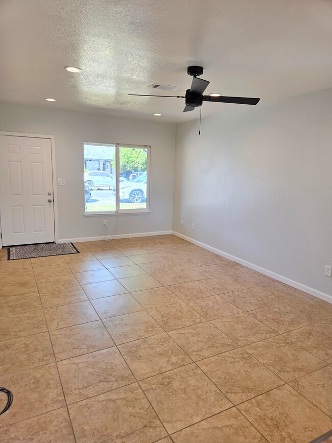 Photo - 228 Carmillita Way