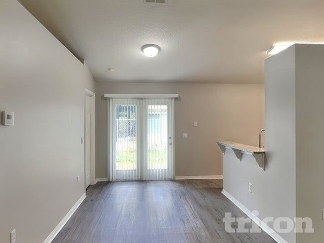 Photo - 1090 3rd Ave