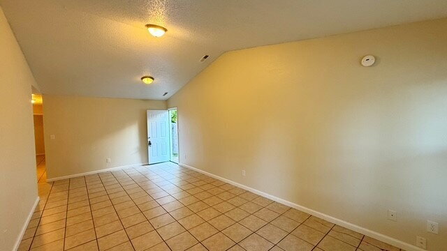 SOUTHEAST - NEWER 2 BEDROOM HOME AVAILABLE NOW!