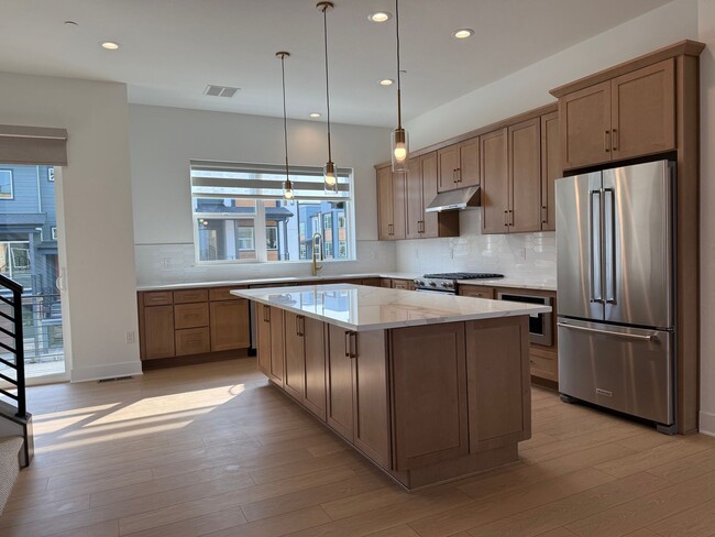 Building Photo - 825 Josephine Wy Rental