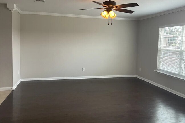 Photo - 118 Johnston Ln