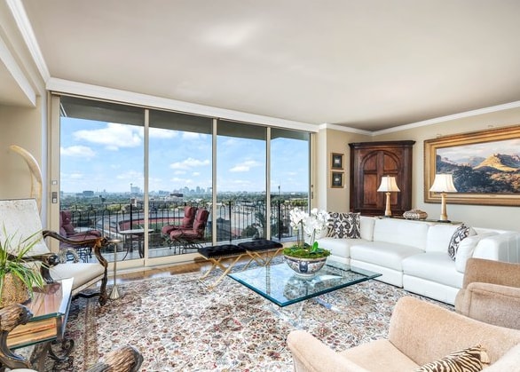 Building Photo - 700 Hildebrand-516.2 Unit 516.2