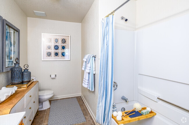 2BR, 2BA - 1,035SF - Primary Bathroom