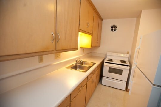 kitchen - Longfellow Gardens Apartment Homes