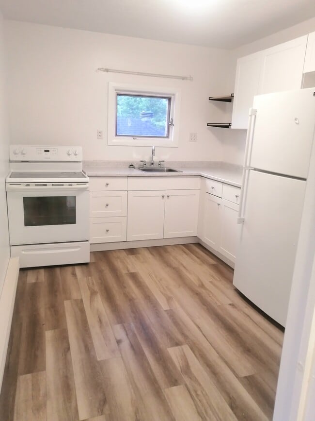 Building Photo - 1 Bed / 1 Bath Apartment for Rent! Available May 1st! Unit 6