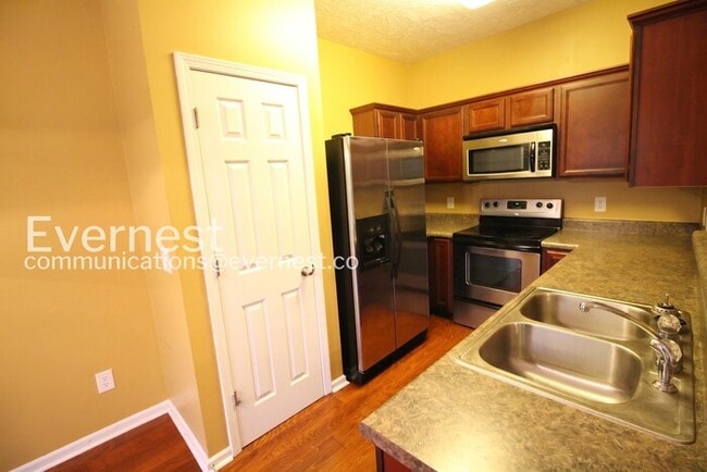 Photo - 3 Bed/2.5 Bath Townhome with Garage / Pet-Friendly / Coming Soon!