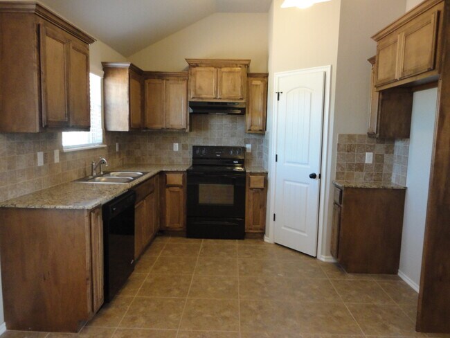 Photo - 3 bedroom, 2 bathroom, 2 car garage Mustan...