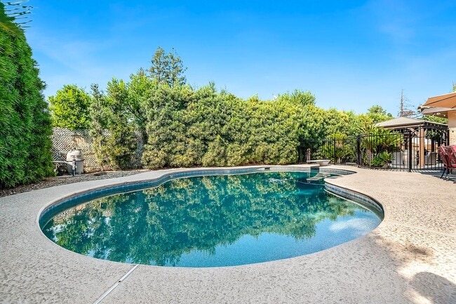 Photo - 1420 E Coelho Ave