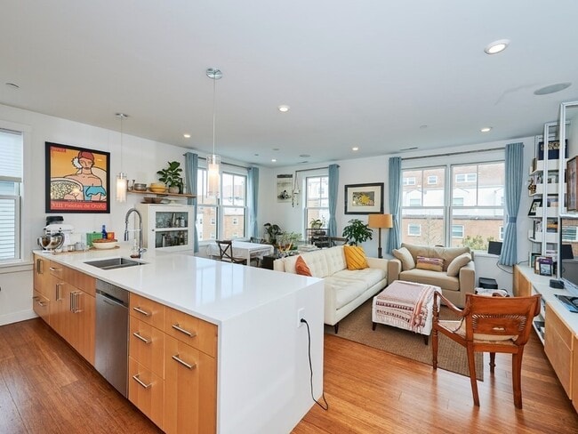 Building Photo - 290 Highland Ave Unit 3A