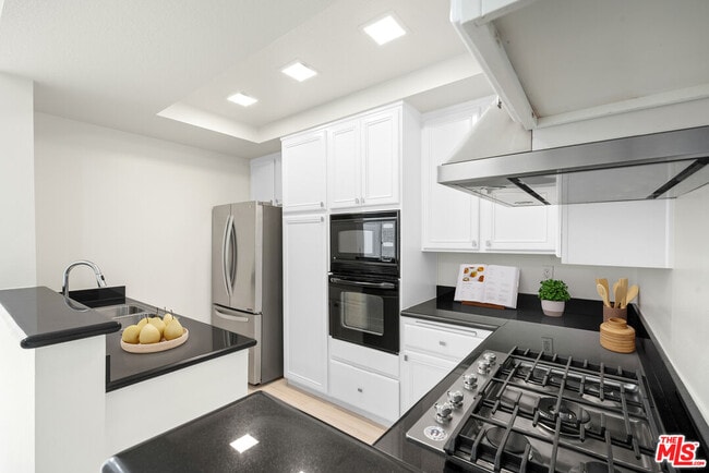 Photo - 1820 S Beverly Glen Blvd Unidad 305